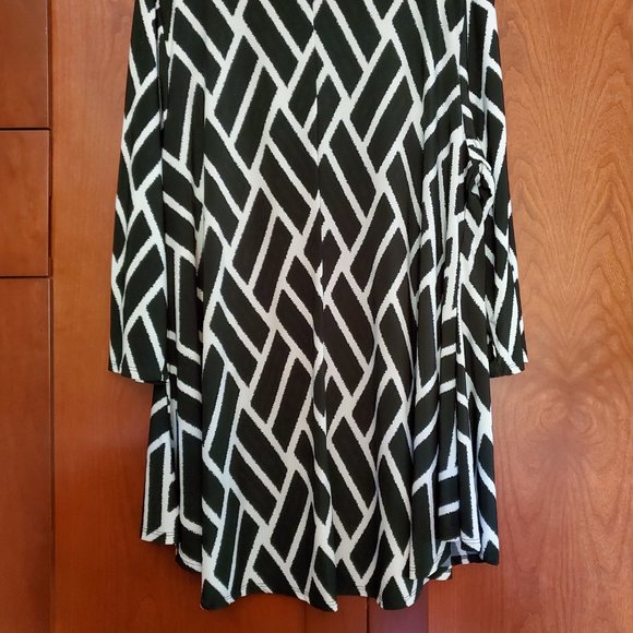 Black & White Tunic XL - Picture 4 of 4